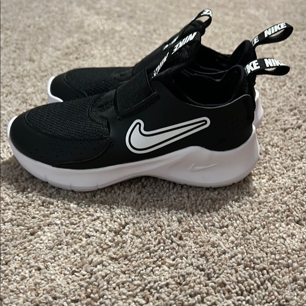 BRAND NEW/NEVER WORN. NIKE Kids Black and White Sneakers. No box.